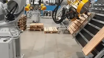 Palettenmontage-Roboter im Moutardi-Werk